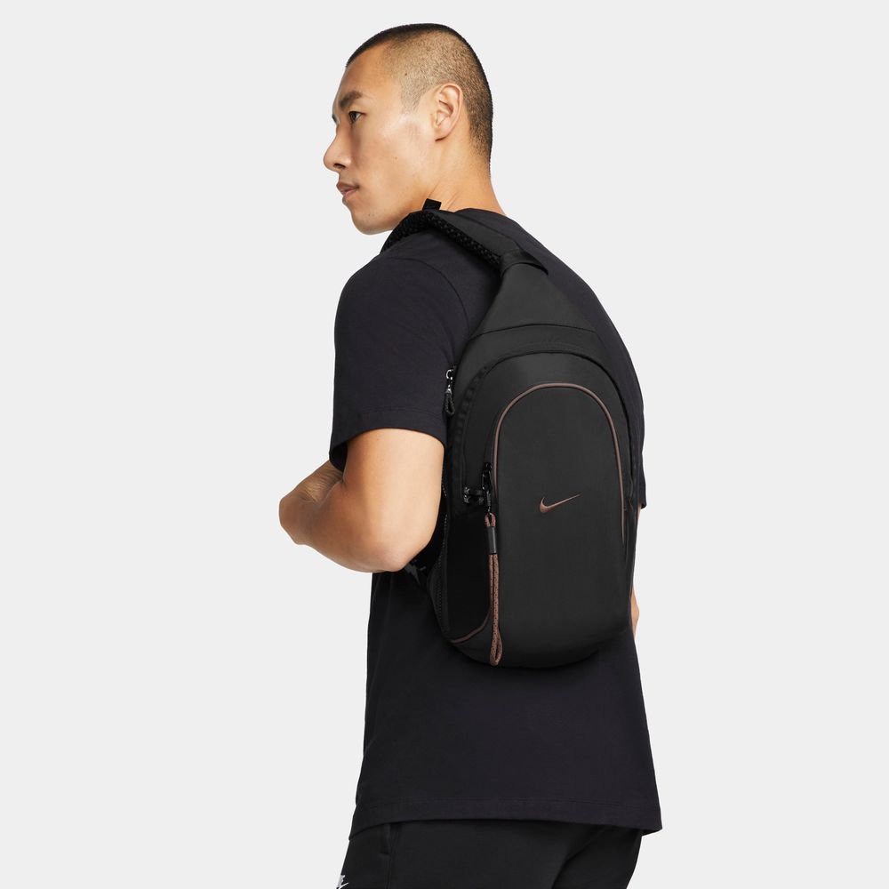 Nike Sportswear Essentials